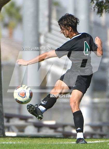 Thumbnail 2 in Coronado vs. Palo Verde (Class 5A Southern Section FINAL) photogallery.