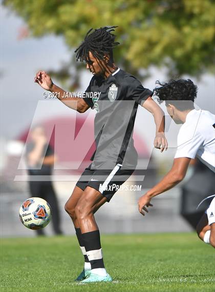Thumbnail 2 in Coronado vs. Palo Verde (Class 5A Southern Section FINAL) photogallery.