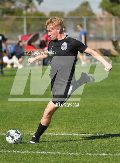 Thumbnail 2 in Coronado vs. Palo Verde (Class 5A Southern Section FINAL) photogallery.