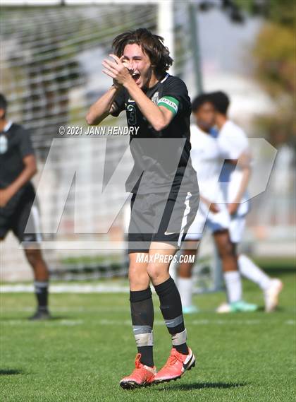 Thumbnail 1 in Coronado vs. Palo Verde (Class 5A Southern Section FINAL) photogallery.