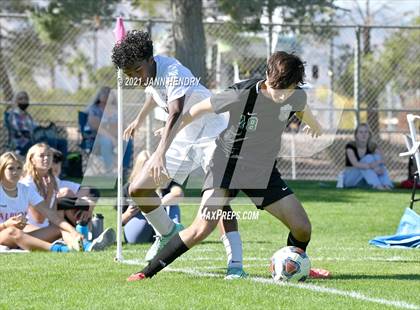 Thumbnail 3 in Coronado vs. Palo Verde (Class 5A Southern Section FINAL) photogallery.