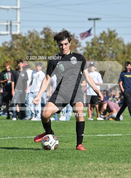 Thumbnail 2 in Coronado vs. Palo Verde (Class 5A Southern Section FINAL) photogallery.