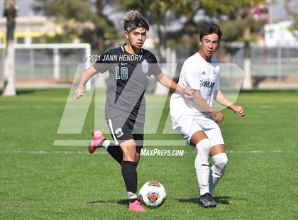 Thumbnail 2 in Coronado vs. Palo Verde (Class 5A Southern Section FINAL) photogallery.