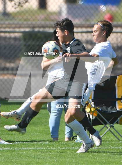 Thumbnail 1 in Coronado vs. Palo Verde (Class 5A Southern Section FINAL) photogallery.
