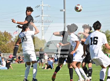 Thumbnail 3 in Coronado vs. Palo Verde (Class 5A Southern Section FINAL) photogallery.