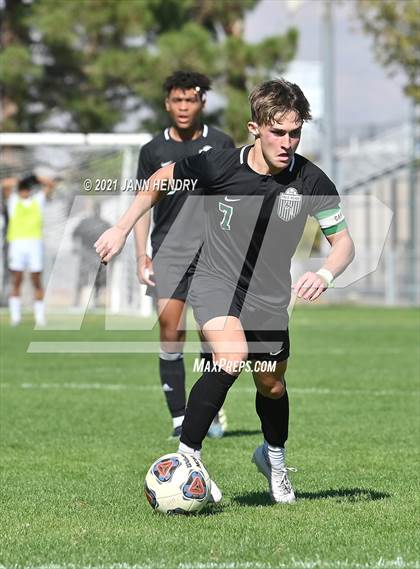 Thumbnail 2 in Coronado vs. Palo Verde (Class 5A Southern Section FINAL) photogallery.