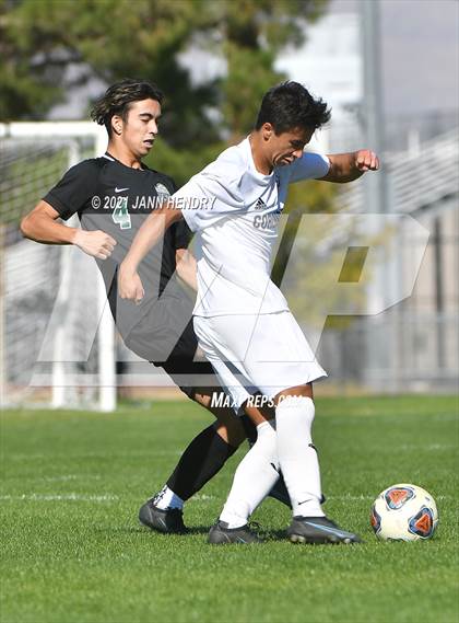 Thumbnail 2 in Coronado vs. Palo Verde (Class 5A Southern Section FINAL) photogallery.
