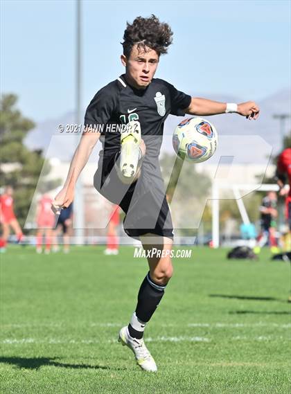 Thumbnail 3 in Coronado vs. Palo Verde (Class 5A Southern Section FINAL) photogallery.
