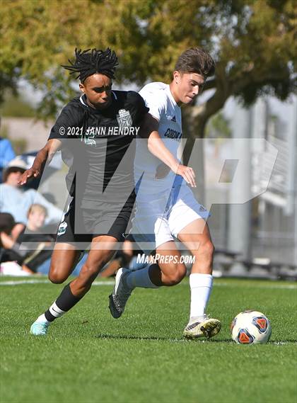Thumbnail 2 in Coronado vs. Palo Verde (Class 5A Southern Section FINAL) photogallery.