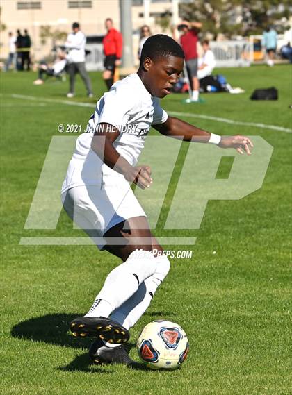 Thumbnail 1 in Coronado vs. Palo Verde (Class 5A Southern Section FINAL) photogallery.