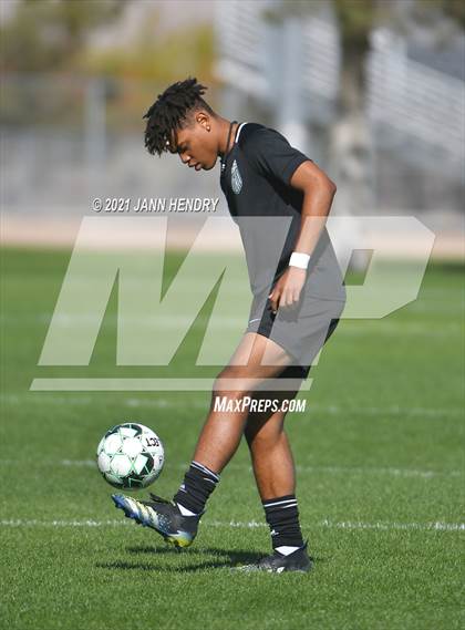 Thumbnail 2 in Coronado vs. Palo Verde (Class 5A Southern Section FINAL) photogallery.