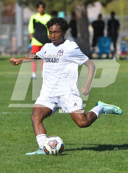 Thumbnail 1 in Coronado vs. Palo Verde (Class 5A Southern Section FINAL) photogallery.