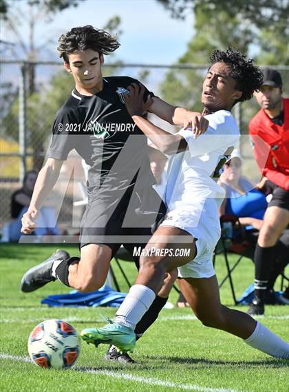 Thumbnail 2 in Coronado vs. Palo Verde (Class 5A Southern Section FINAL) photogallery.