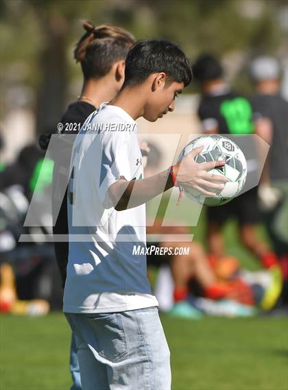 Thumbnail 3 in Coronado vs. Palo Verde (Class 5A Southern Section FINAL) photogallery.