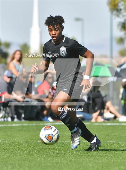 Thumbnail 2 in Coronado vs. Palo Verde (Class 5A Southern Section FINAL) photogallery.