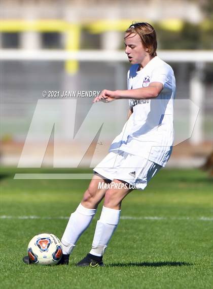 Thumbnail 1 in Coronado vs. Palo Verde (Class 5A Southern Section FINAL) photogallery.