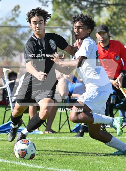 Thumbnail 1 in Coronado vs. Palo Verde (Class 5A Southern Section FINAL) photogallery.