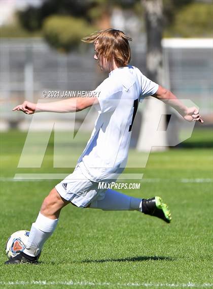 Thumbnail 3 in Coronado vs. Palo Verde (Class 5A Southern Section FINAL) photogallery.