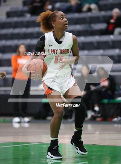 Thumbnail 2 in Greenville vs. Commerce photogallery.