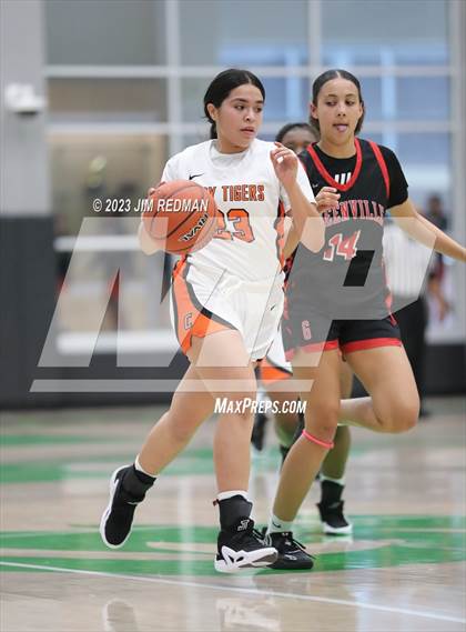 Thumbnail 3 in Greenville vs. Commerce photogallery.