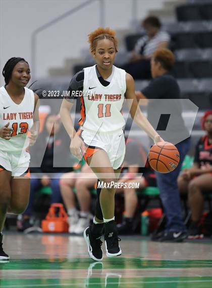 Thumbnail 3 in Greenville vs. Commerce photogallery.