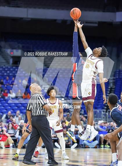 Thumbnail 2 in Beaumont United vs. Kimball (UIL 5A State Semifinal) photogallery.