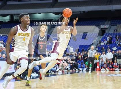 Thumbnail 2 in Beaumont United vs. Kimball (UIL 5A State Semifinal) photogallery.
