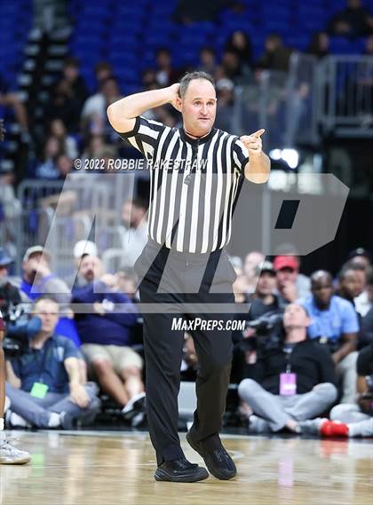 Thumbnail 2 in Beaumont United vs. Kimball (UIL 5A State Semifinal) photogallery.