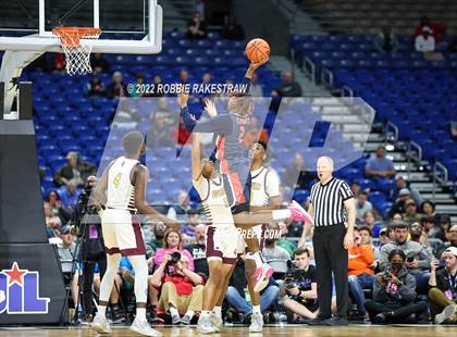 Thumbnail 2 in Beaumont United vs. Kimball (UIL 5A State Semifinal) photogallery.