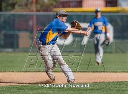 Thumbnail 3 in Mundelein vs. Lake Forest (IHSA 4A Sectional Semifinal) photogallery.