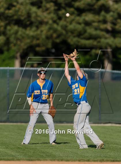 Thumbnail 2 in Mundelein vs. Lake Forest (IHSA 4A Sectional Semifinal) photogallery.