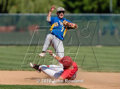 Thumbnail 3 in Mundelein vs. Lake Forest (IHSA 4A Sectional Semifinal) photogallery.