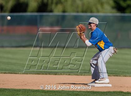 Thumbnail 3 in Mundelein vs. Lake Forest (IHSA 4A Sectional Semifinal) photogallery.