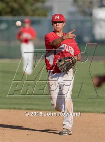 Thumbnail 1 in Mundelein vs. Lake Forest (IHSA 4A Sectional Semifinal) photogallery.