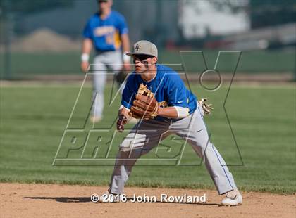 Thumbnail 1 in Mundelein vs. Lake Forest (IHSA 4A Sectional Semifinal) photogallery.