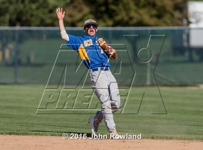 Thumbnail 2 in Mundelein vs. Lake Forest (IHSA 4A Sectional Semifinal) photogallery.