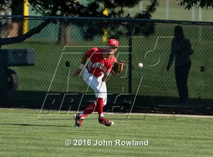 Thumbnail 1 in Mundelein vs. Lake Forest (IHSA 4A Sectional Semifinal) photogallery.