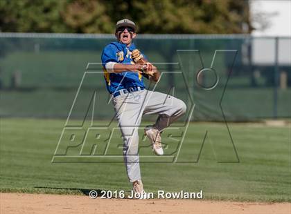 Thumbnail 1 in Mundelein vs. Lake Forest (IHSA 4A Sectional Semifinal) photogallery.