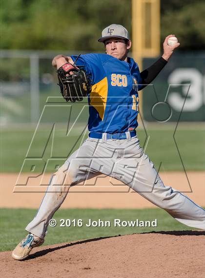 Thumbnail 1 in Mundelein vs. Lake Forest (IHSA 4A Sectional Semifinal) photogallery.