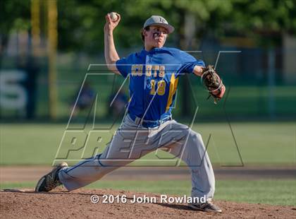 Thumbnail 2 in Mundelein vs. Lake Forest (IHSA 4A Sectional Semifinal) photogallery.