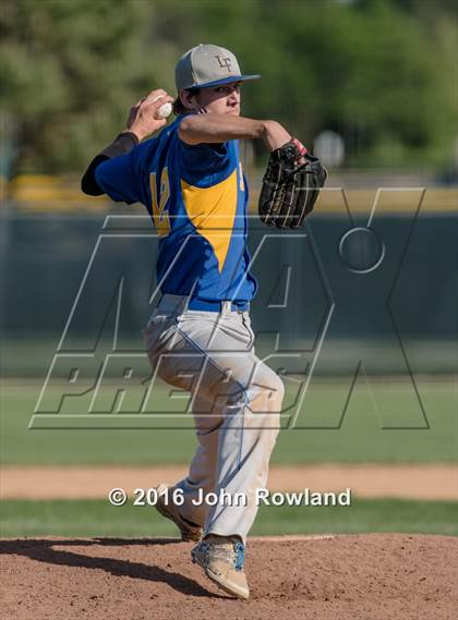 Thumbnail 3 in Mundelein vs. Lake Forest (IHSA 4A Sectional Semifinal) photogallery.