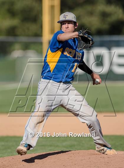 Thumbnail 3 in Mundelein vs. Lake Forest (IHSA 4A Sectional Semifinal) photogallery.