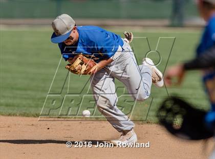 Thumbnail 2 in Mundelein vs. Lake Forest (IHSA 4A Sectional Semifinal) photogallery.