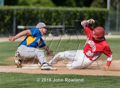 Thumbnail 2 in Mundelein vs. Lake Forest (IHSA 4A Sectional Semifinal) photogallery.