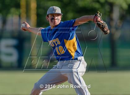 Thumbnail 1 in Mundelein vs. Lake Forest (IHSA 4A Sectional Semifinal) photogallery.