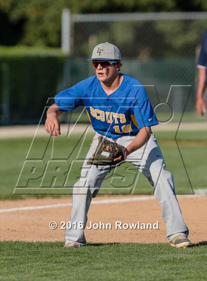 Thumbnail 3 in Mundelein vs. Lake Forest (IHSA 4A Sectional Semifinal) photogallery.