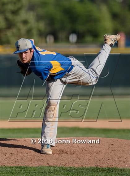 Thumbnail 1 in Mundelein vs. Lake Forest (IHSA 4A Sectional Semifinal) photogallery.