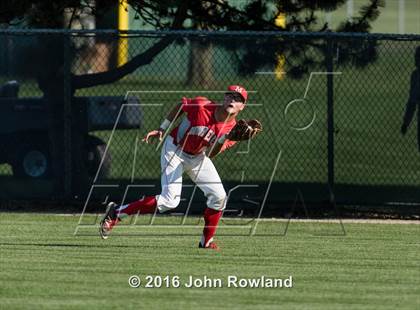 Thumbnail 3 in Mundelein vs. Lake Forest (IHSA 4A Sectional Semifinal) photogallery.