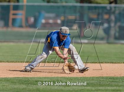 Thumbnail 3 in Mundelein vs. Lake Forest (IHSA 4A Sectional Semifinal) photogallery.