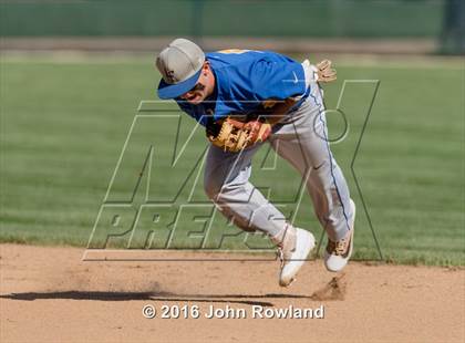 Thumbnail 1 in Mundelein vs. Lake Forest (IHSA 4A Sectional Semifinal) photogallery.